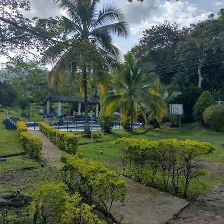 Hotel Campestre el Salitre Villeta Exterior foto